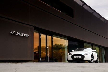 Aston Martin ouvre son auto-école