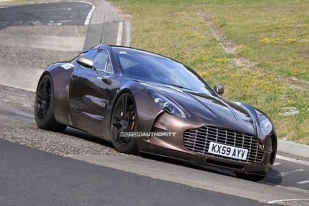 L’Aston Martin One-77 s’entraine sur le Ring