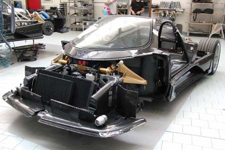 Des photos  la Zonda HH en construction