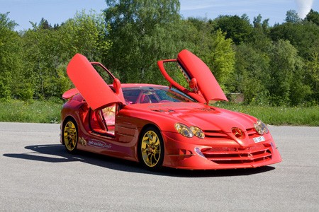 Une Mercedes SLR littéralement massacrée