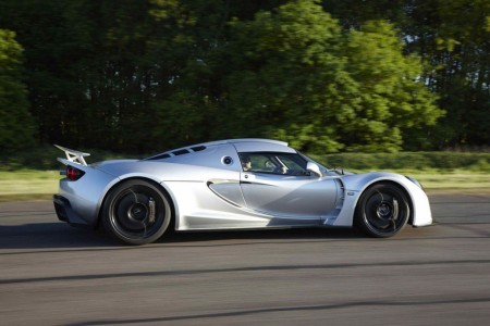 La Venom GT met le feu