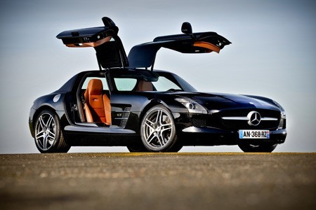 La SLS AMG est la voiture de Playboy!