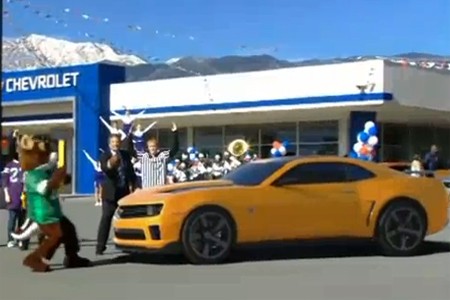 Une pub délirante pour la Camaro !