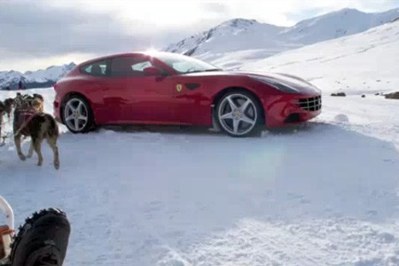 La Ferrari FF "s'entraîne" à la montagne