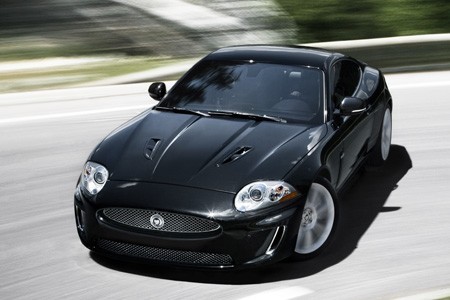 Un Jaguar XKR musclé à Genève