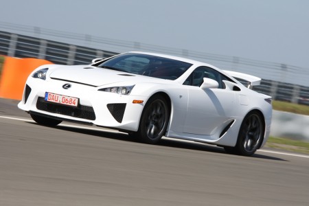 La Lexus LFA a du mal à se vendre!