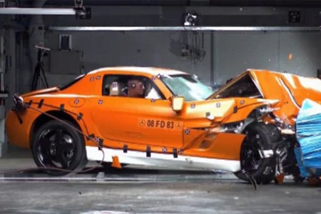 La vidéo du jour: La Mercedes SLS AMG passe au crash test