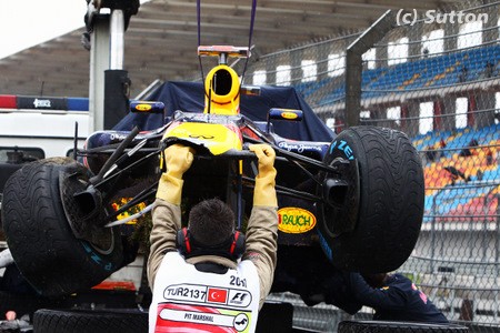 F1 - Alonso mène, gros accident pour Vettel