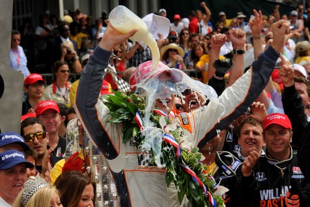 IndyCar - Dan Wheldon remporte l'Indy 500