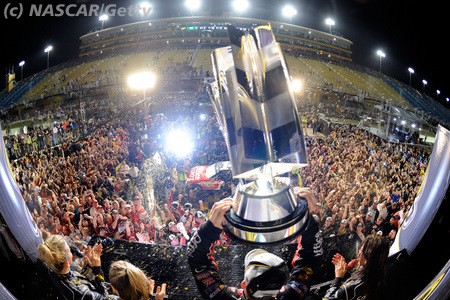 NASCAR - Victoire et titre pour Stewart