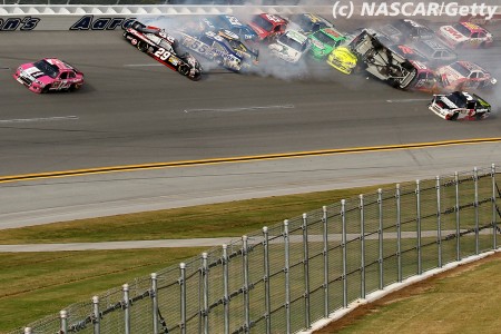 NASCAR - Kenseth sort du chaos