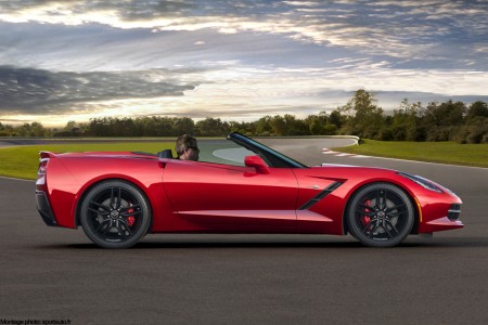 La Corvette Stingray enlève le haut à Genève
