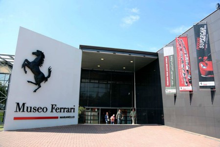 Luca di Montezemolo inaugure le Museo Ferrari