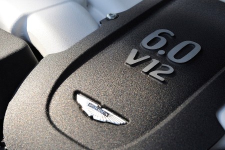 Aston Martin continue avec les moteurs Ford
