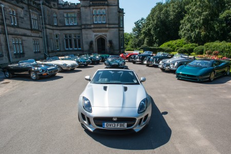 Procession de Jaguar à Coventry