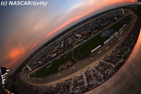 NASCAR - Busch gagne, Logano remonte