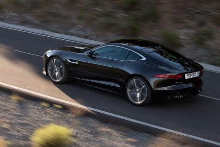 Installez-vous à bord de la Jaguar F-Type R Coupé