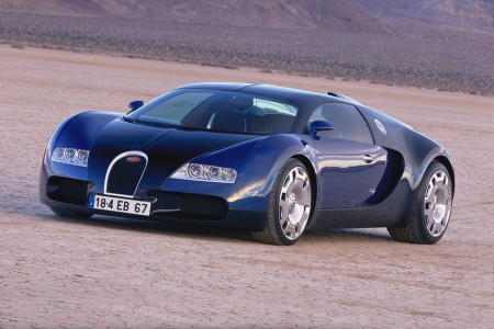 Bugatti investit le salon Rétromobile 2014