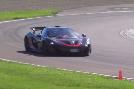Mais que fait cette P1 dans l’antre de Ferrari ?