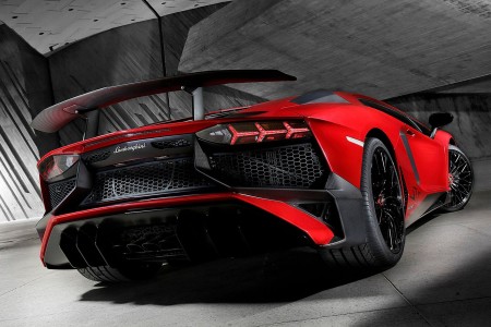 Moins de 7’ sur le Nürburgring pour l’Aventador SV