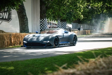 L’Aston Martin Vulcan fait ses débuts à Goodwood