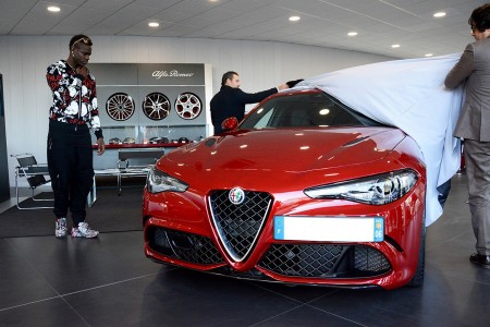 Le footballeur Mario Balotelli, attaquant de l'OGC Nice, s'est offert la nouvelle Giulia Quadrifoglio.