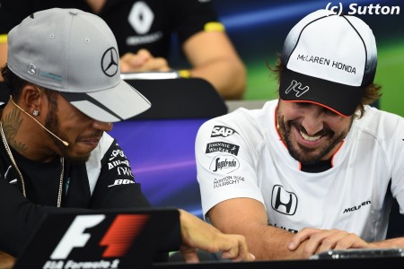 Lewis Hamilton (Mercedes) et Fernando Alonso (McLaren) à Suzuka