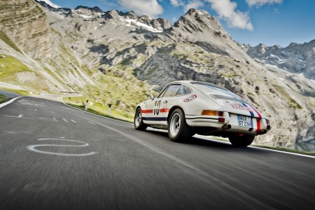 Porsche : le col du Stelvio résonne au son du flat-six en vidéo