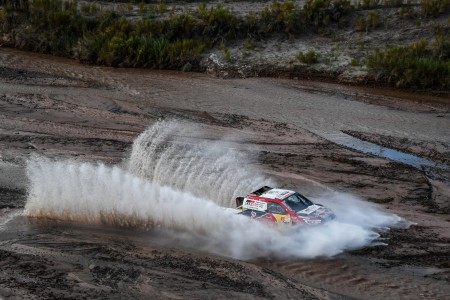 Nasser Al-Attiyah (Toyota) lors de la 12ème étape du Dakar entre Chilecito et San Juan
