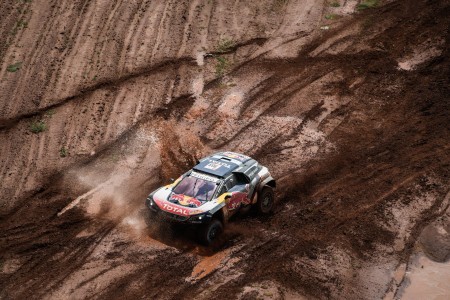 Carlos Sainz (Peugeot) lors de la septième étape du Dakar entre La Paz et Uyuni