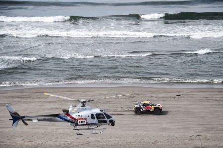 Stéphane Peterhansel (Peugeot) sur la quatrième étape du Dakar autour de San Juan de Marcona