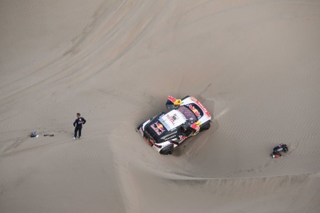 Sébastien Loeb (Peugeot) et Daniel Elena (Peugeot) lors de la cinquième étape du Dakar entre San Juan de Marcona et Arequipa