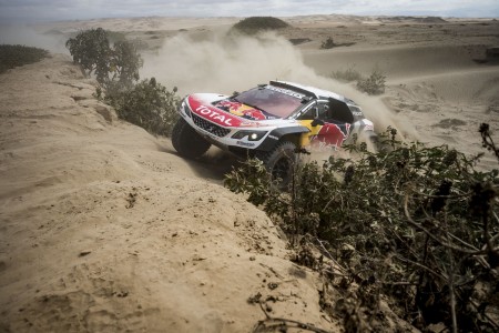 Sébastien Loeb (Peugeot) lors de la quatrième étape du Dakar autour de San Juan de Marcona