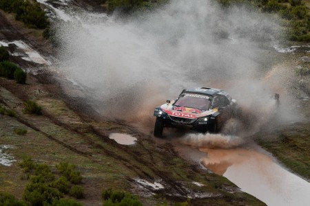 Carlos Sainz (Peugeot) lors de la septième étape du Dakar entre La Paz et Uyuni