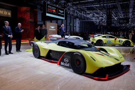 Aston Martin Valkyrie AMR Pro (2018) : elle entre en piste à Genève