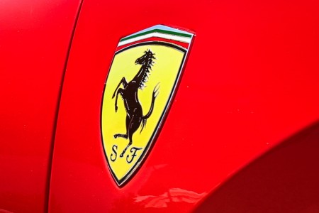 Ferrari : le nouveau modèle à moteur central révélé fin mai 2019 ?