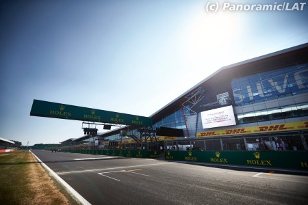 La ligne droite du circuit de Silverstone