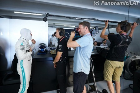 Valtteri Bottas (Mercedes) suivi par les équipes de Netflix à Hockenheim