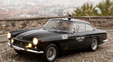 L'unique Ferrari de police authentique.