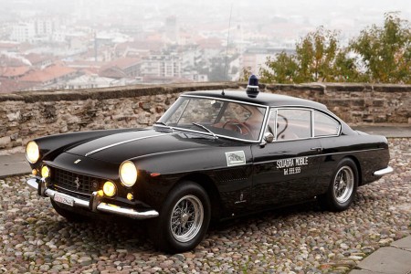 L'unique Ferrari de police authentique.