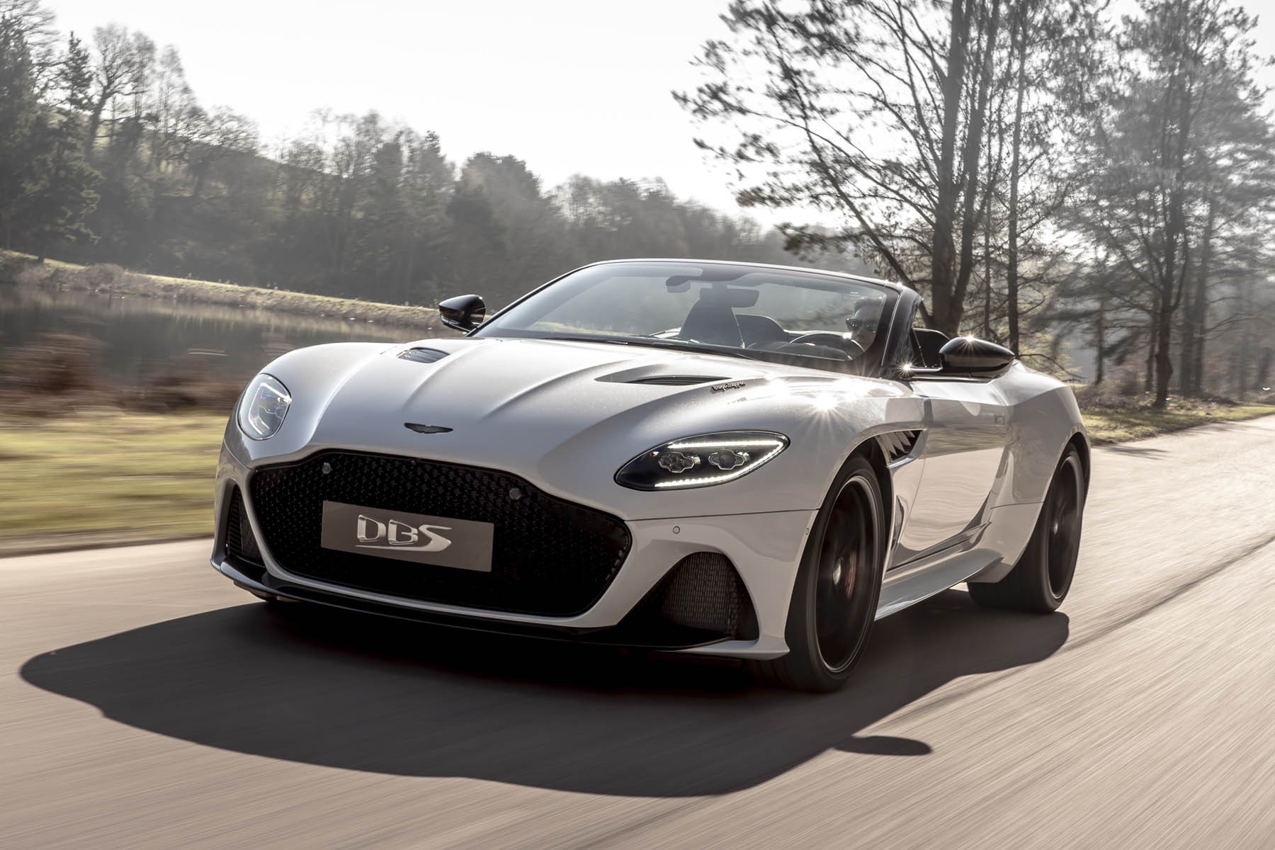 Aston Martin DBS Superleggera Volante (2019) : cheveux au vent