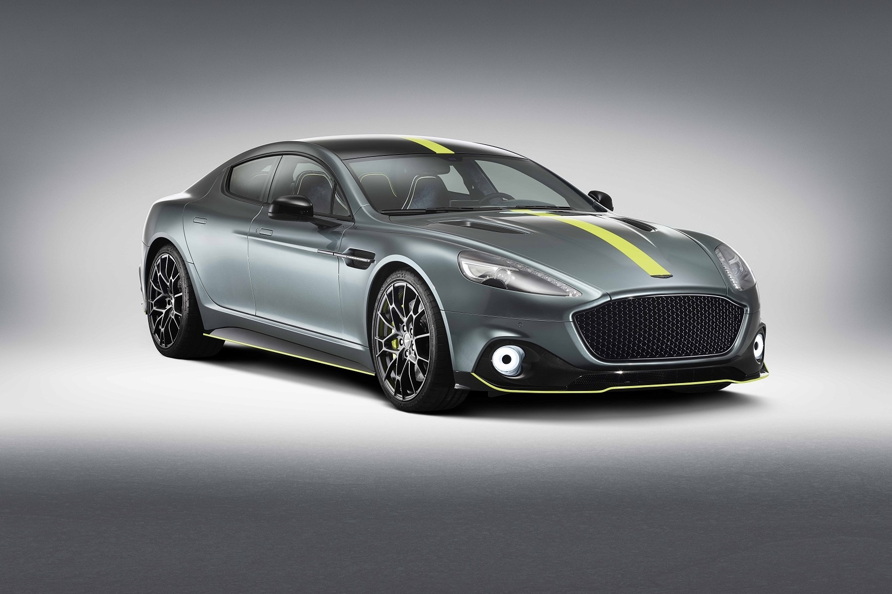 Aston Martin Rapide AMR (2018) : 3/4 avant droit vert