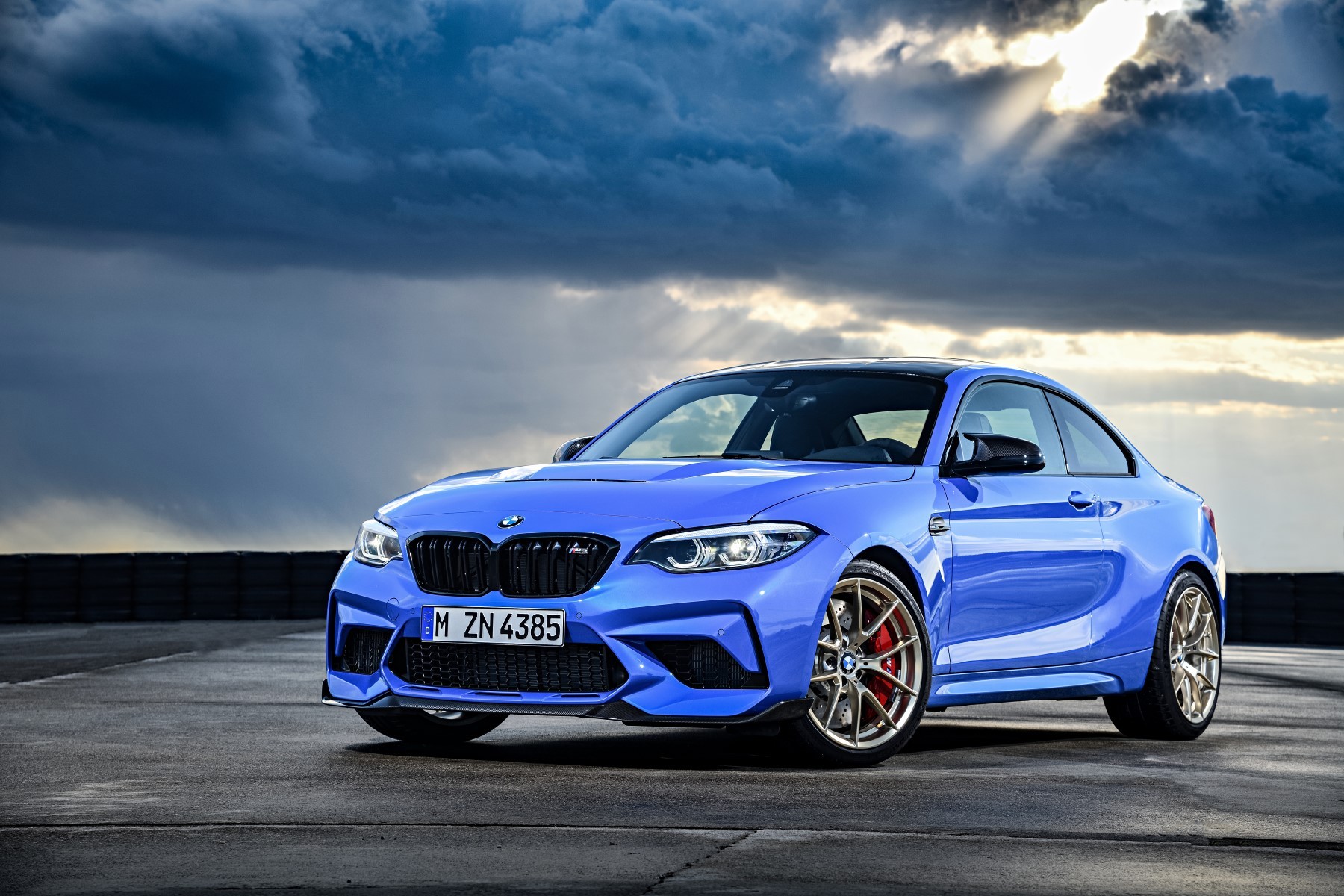 BMW M2 CS (2019) : 3/4 avant gauche bleu