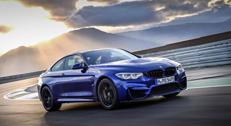 BMW M4 CS (2017) : 3/4 avant droit bleu
