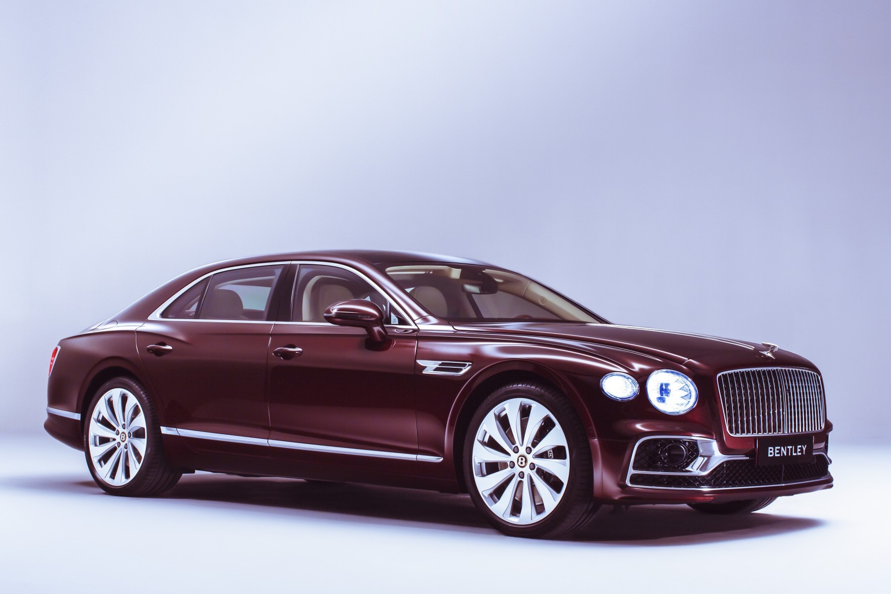 Bentley Flying Spur (2019) : 3/4 avant droit bordeaux