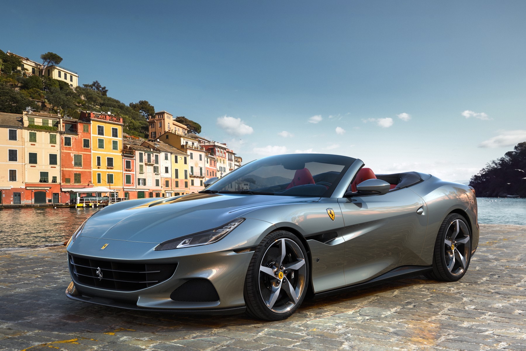 Ferrari Portofino M (2020) : 3/4 avant gauche gris