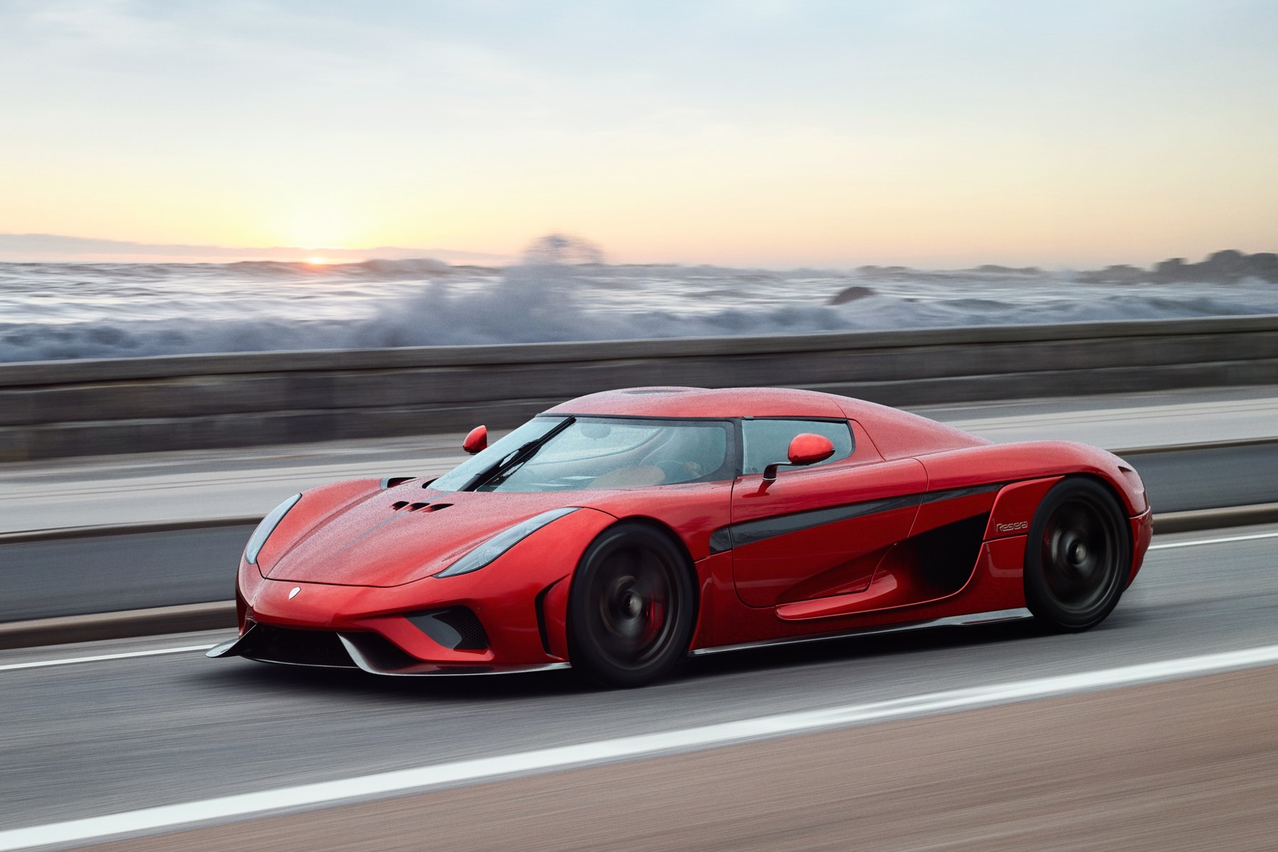 Koenigsegg Regera (2017) : 3/4 avant gauche rouge