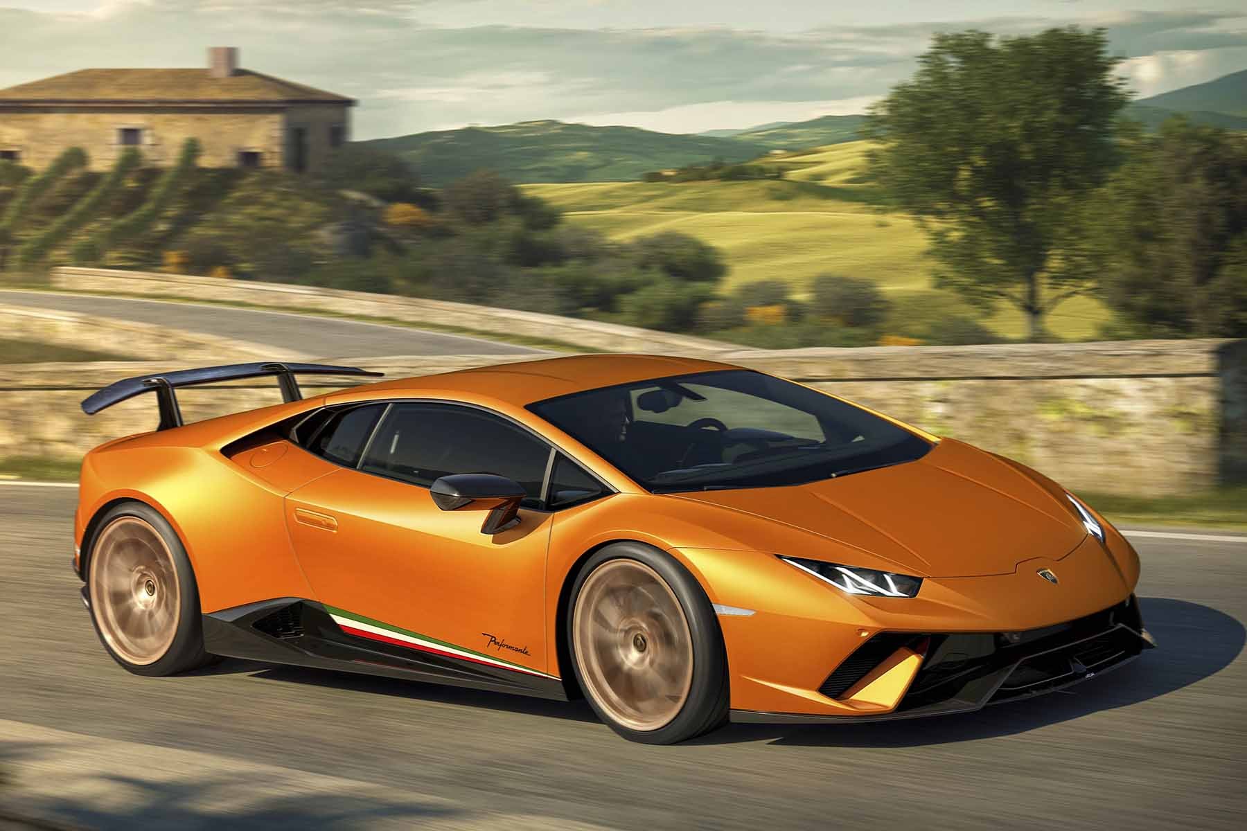 La Lamborghini Huracan Performante (2017) profite d'un V10 de 640 ch (+30 ch) et d'un couple maximum de 600 Nm (+40 Nm)