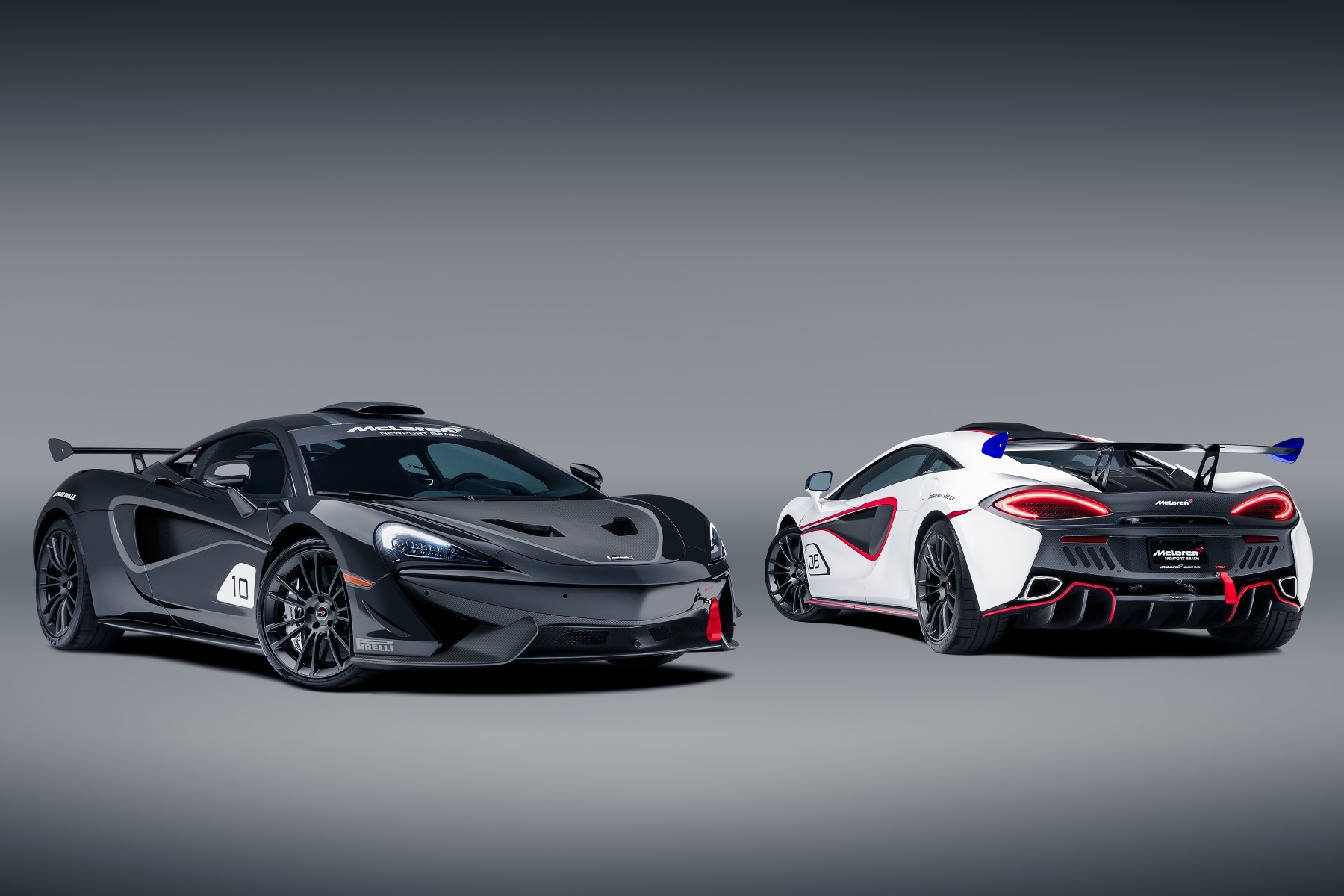 McLaren MSO X (2018) : 3/4 avant et arrière noir et blanc