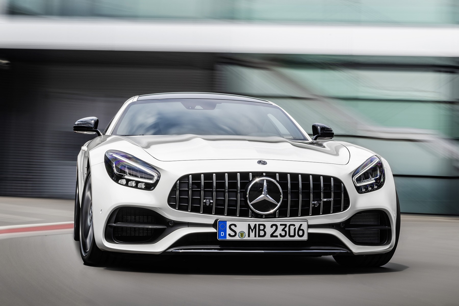 Mercedes-AMG GT restylée (2018) : plein face dynamique